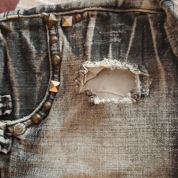 SUPERRRR CUTE distressed shorts😍 - Picture 6 of 7